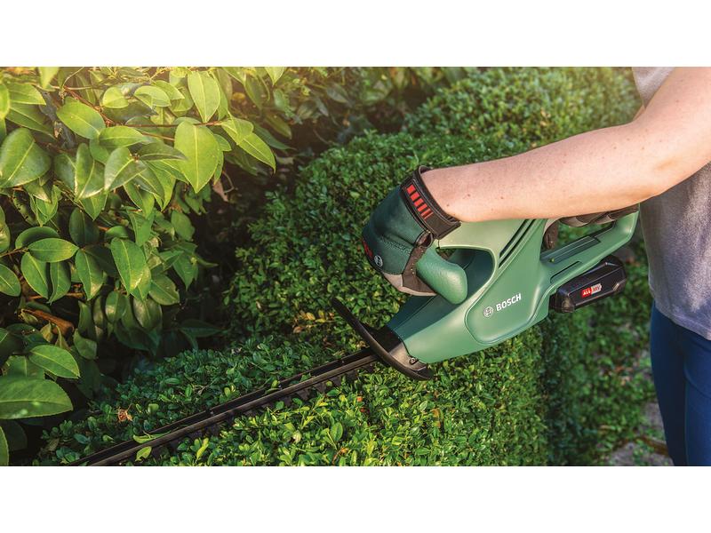 Bosch Akku-Heckenschere EasyHedgeCut 18-45 Solo Solo Einfaches und leichtes Schneiden mit optimaler Leistung