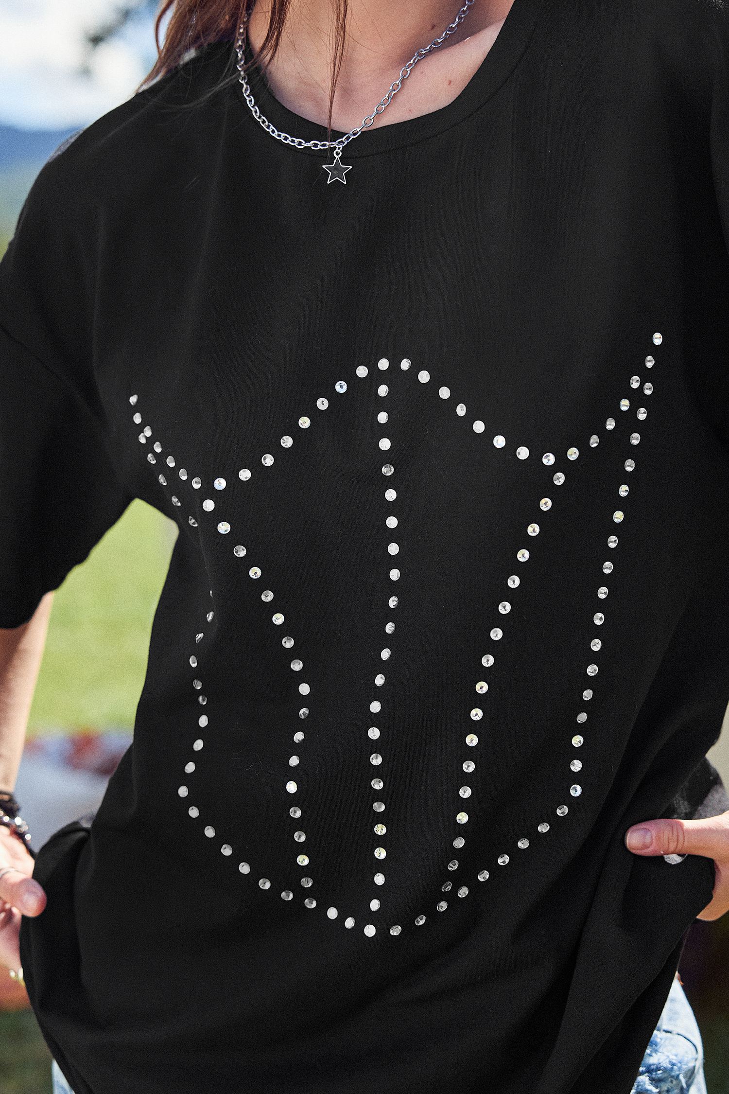 T-shirt à épaules tombantes avec ornements noir