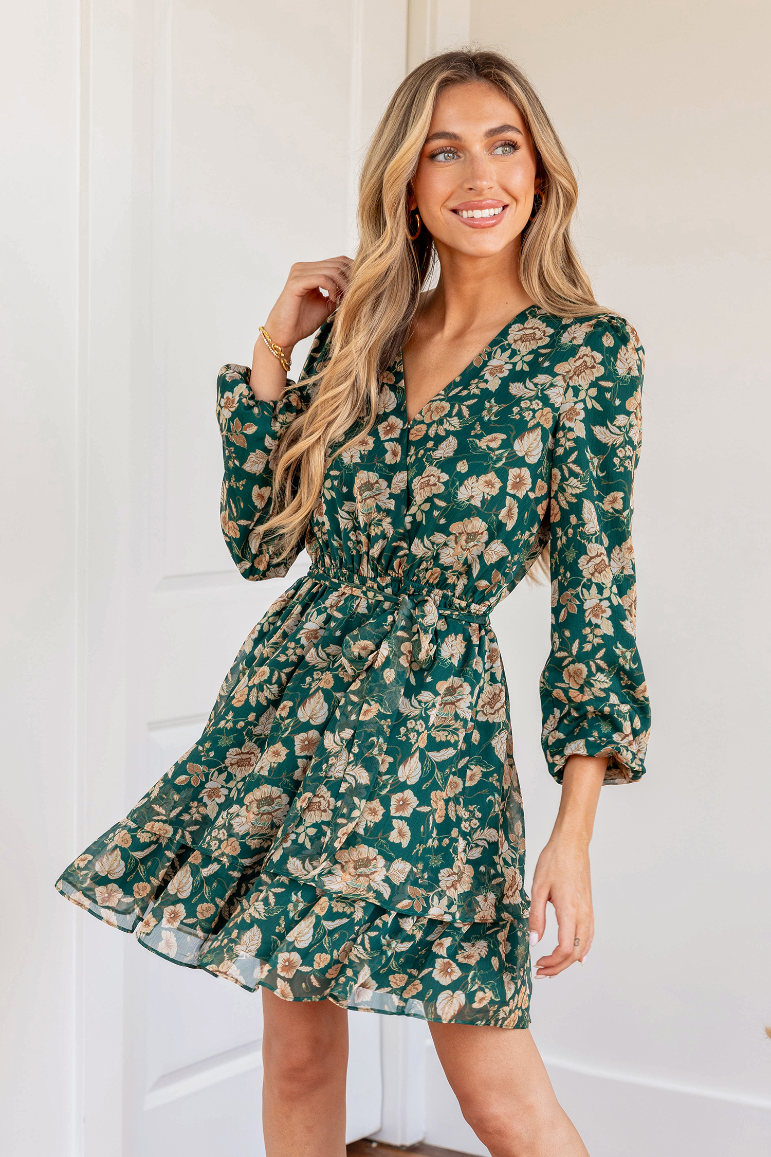 Robe avec manches paysannes et ceinture à imprimé floral