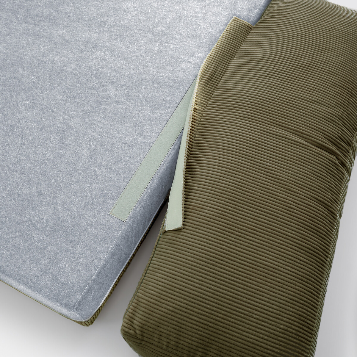 LA REDOUTE INTERIEURS<br>Sofá cama 2 lugares ribfluweel Hani