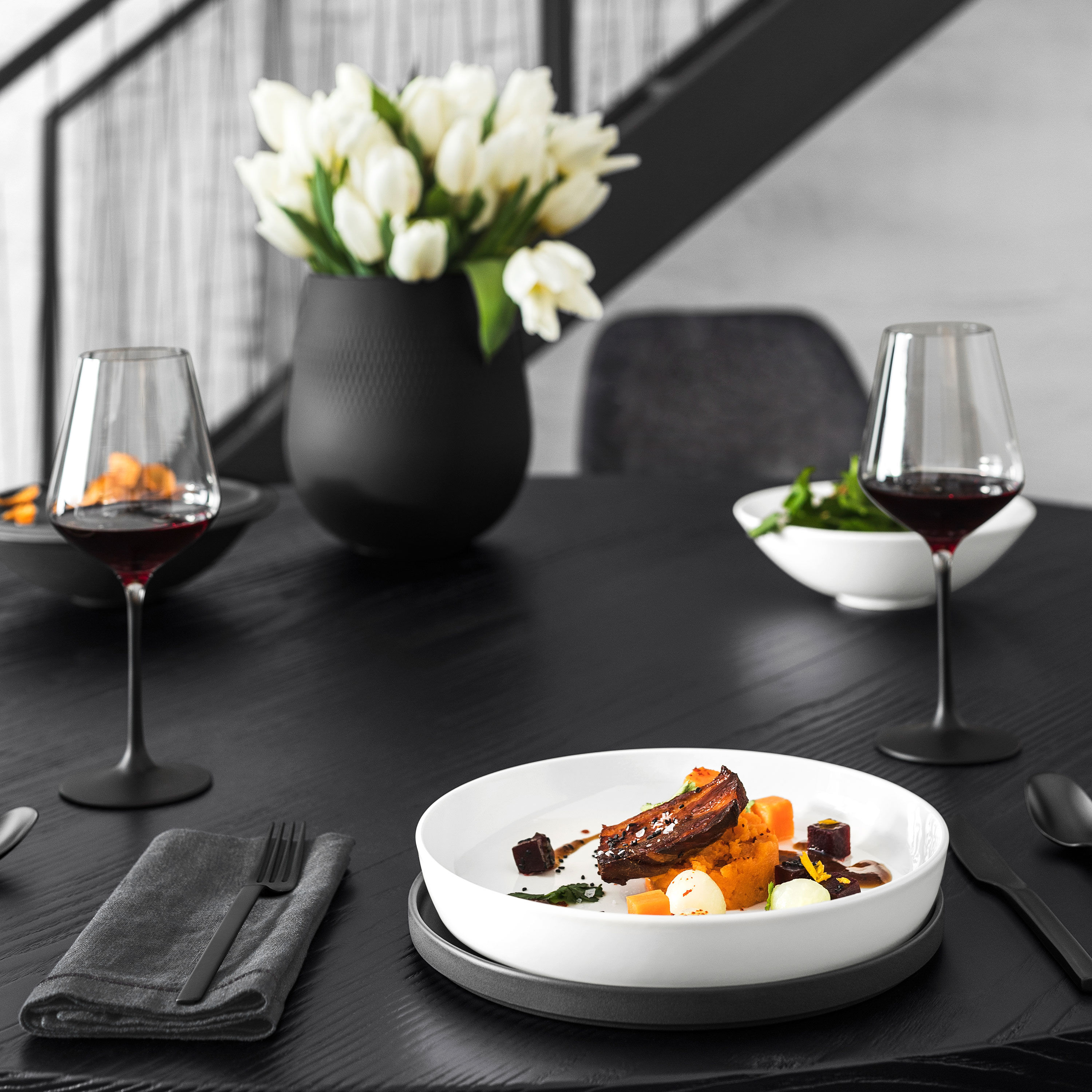 La Boule Dinnerware set Black, Premium Porcelain