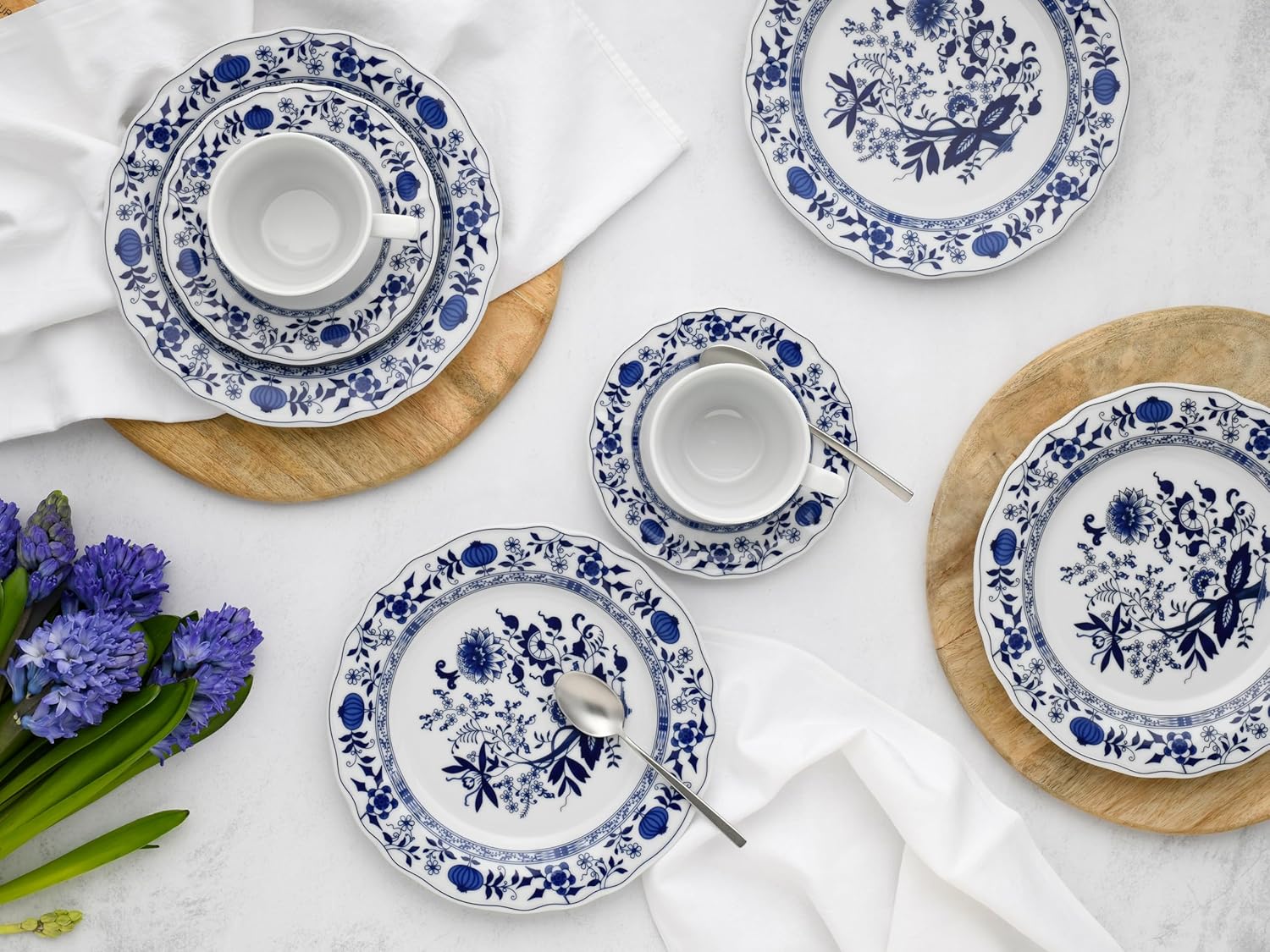 CreaTable, 17133, Serie Flora Zwiebelmuster, 30-teiliges Geschirrset, Kombiservice aus Porzellan, spülmaschinen- und mikrowellengeeignet, Made in Europe