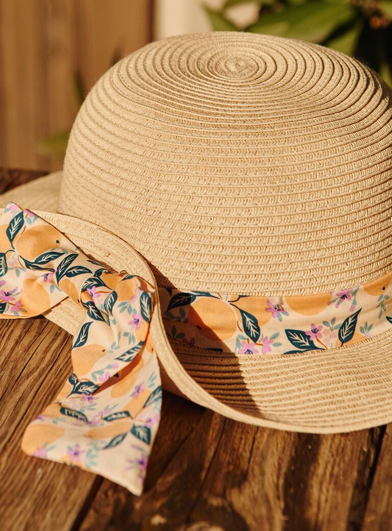 Chapeau de paille avec bande à imprimé clémentines et fleurs