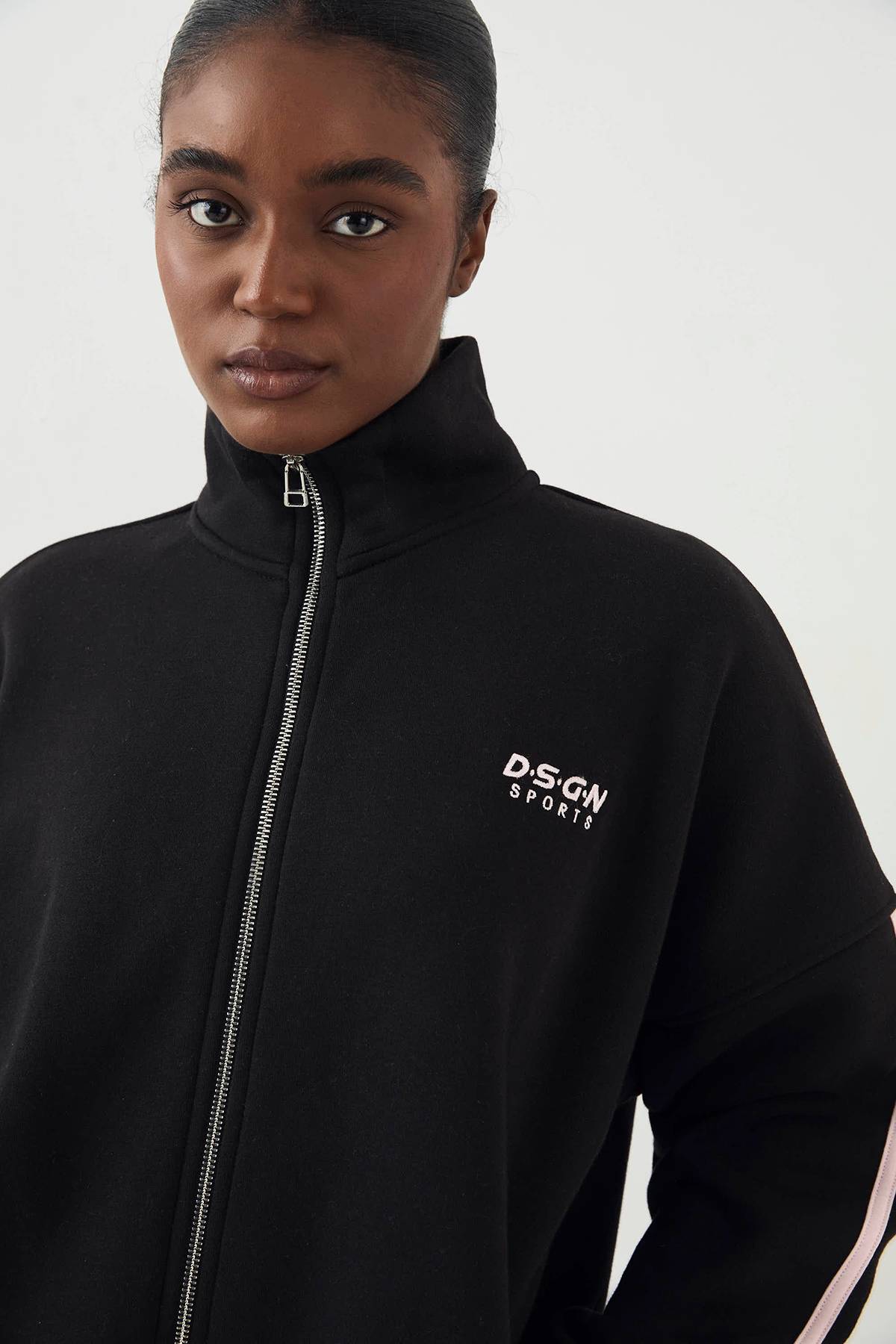 Sweat-shirt DSGN Studio Sport à Blocs de Couleur avec Col Montant et Fermeture Éclair Intégrale