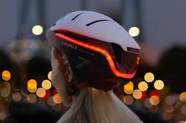 Livall EVO21 Smart Cykelhjelm - Hvid - L: 58-62 cm