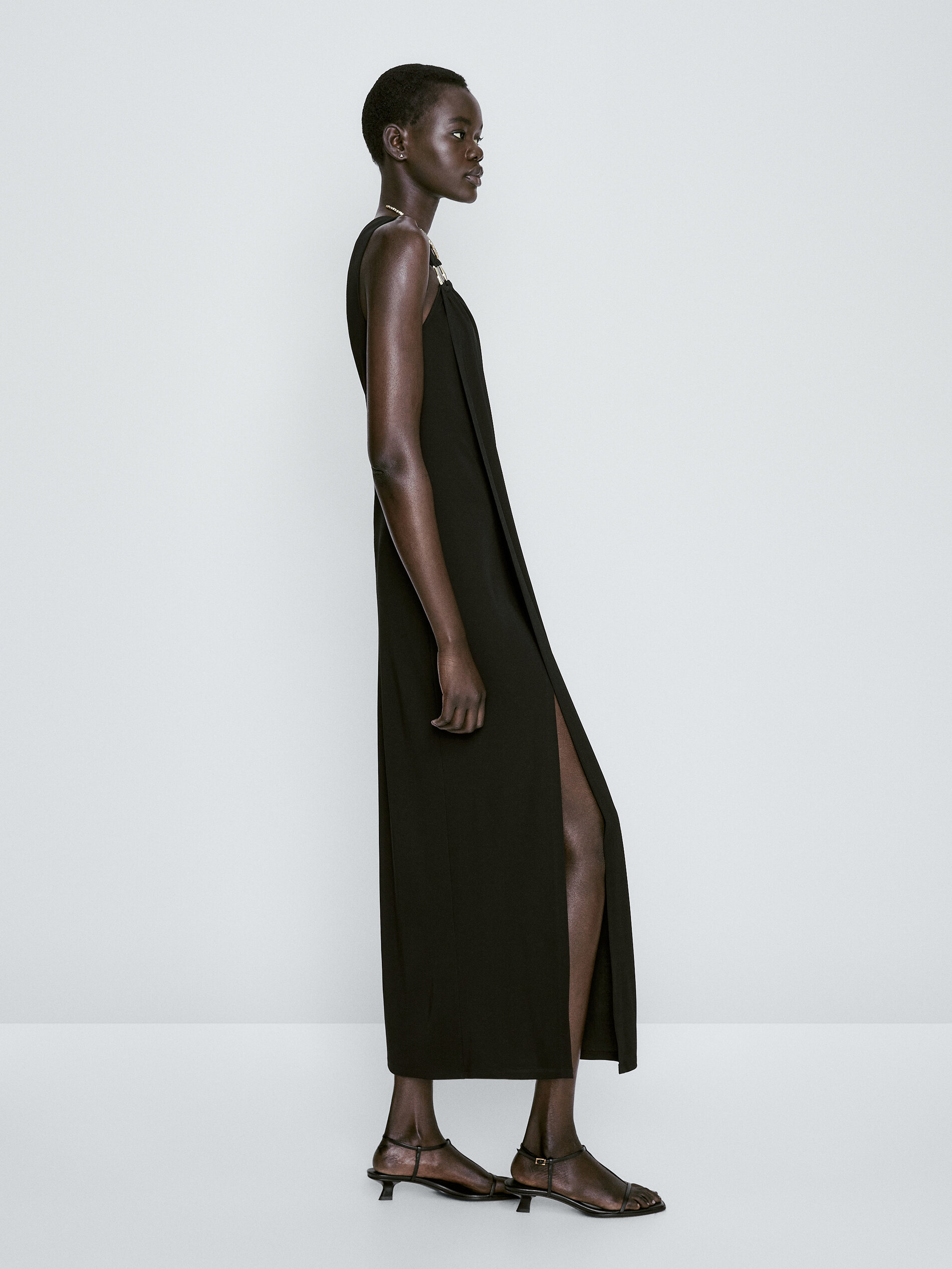 Vestido assimétrico com detalhes - PRETO
