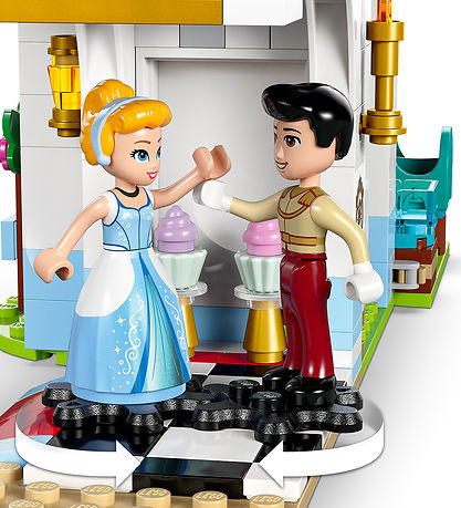 LEGO® Disney Princess - Cinderellas Schloss und Pferdekutsche 43