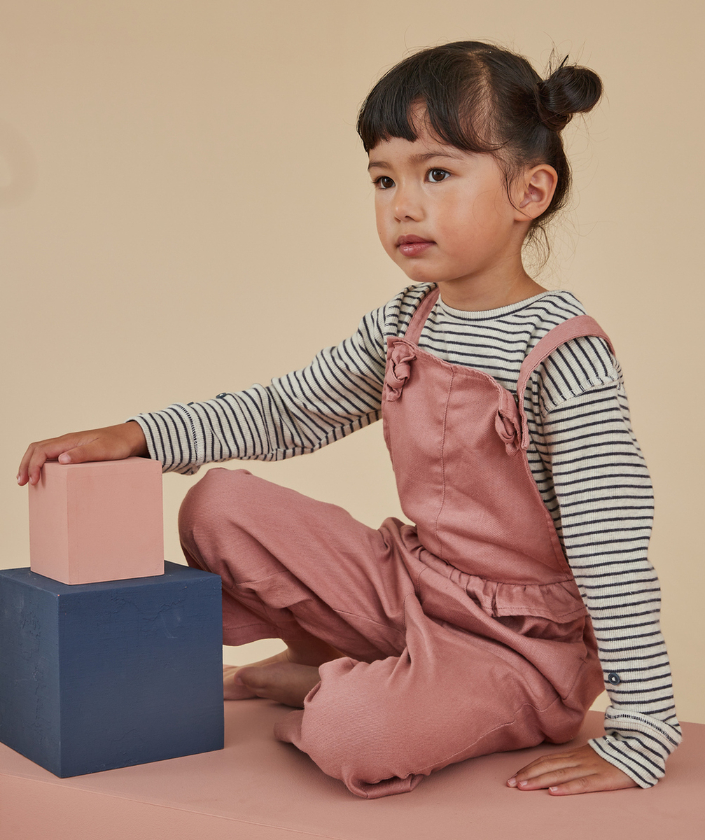 LA SALOPETTE ÉVOLUTIVE VIEUX ROSE EN COTON CHANVRE