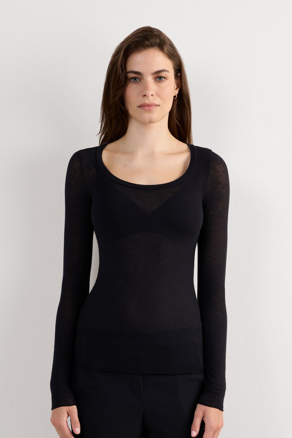 Blusa de manga comprida com decote redondo em modal ultraleve com cashmere.