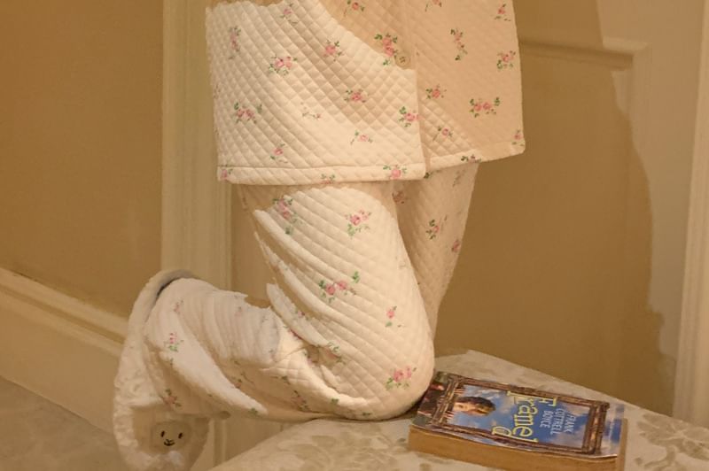 Tanee - Pyjamaset: Top met lange mouwen, kraag, bloemenprint en knopen + broek