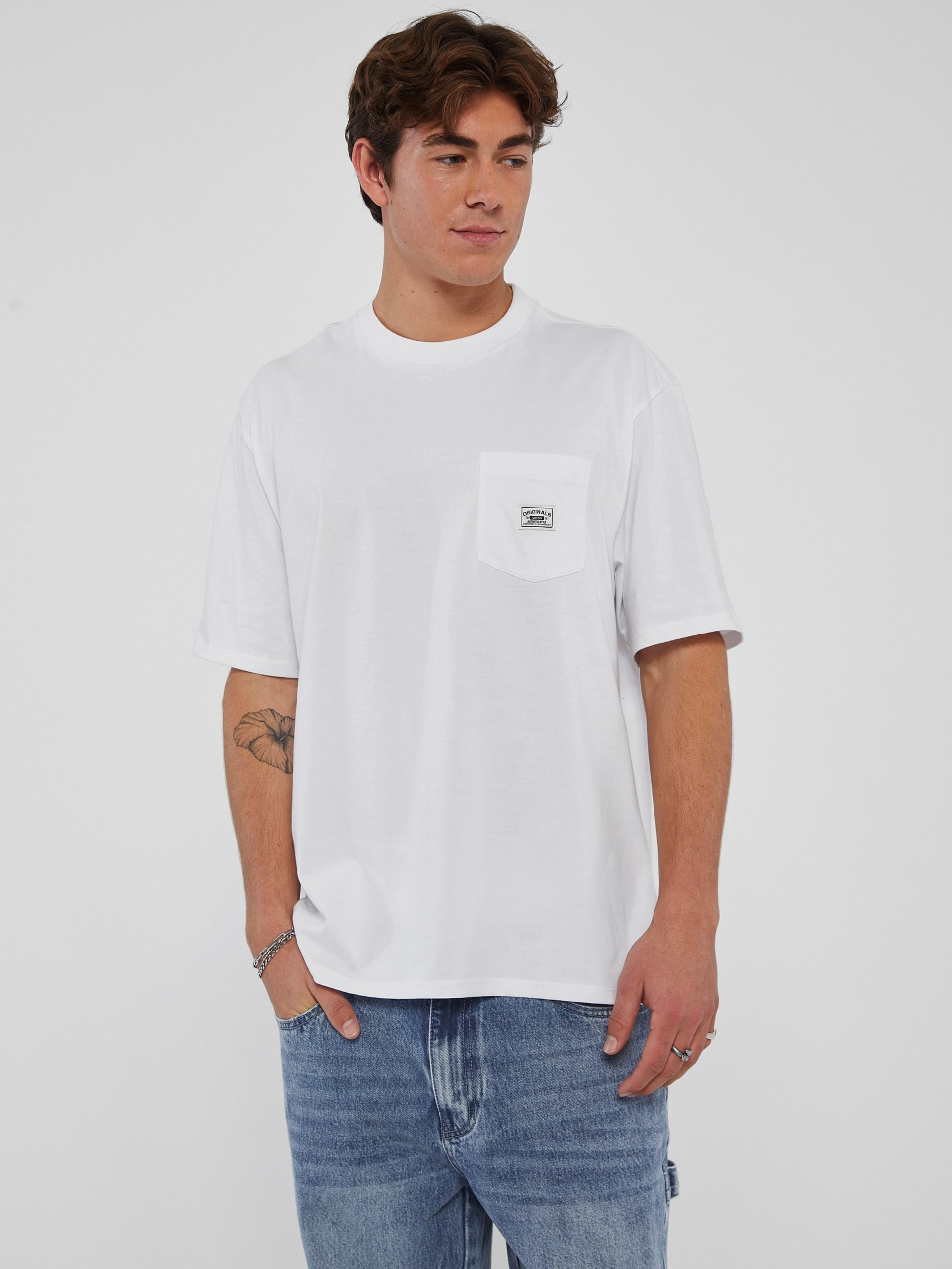 Camiseta GUESS Originals com Etiqueta Ecológica