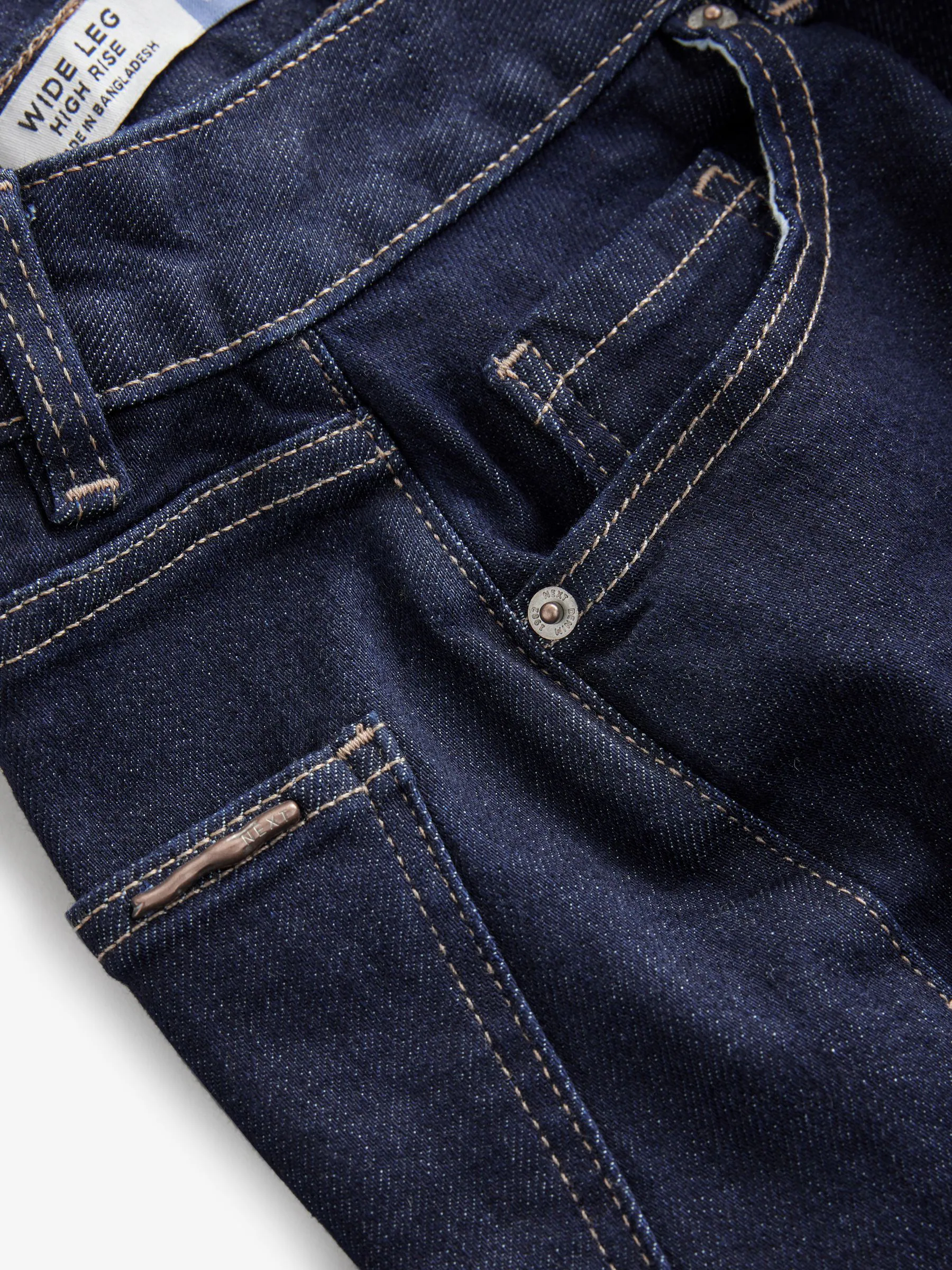 Blauw met wassing - Jeans met zandloperpasvorm en wijde pijpen