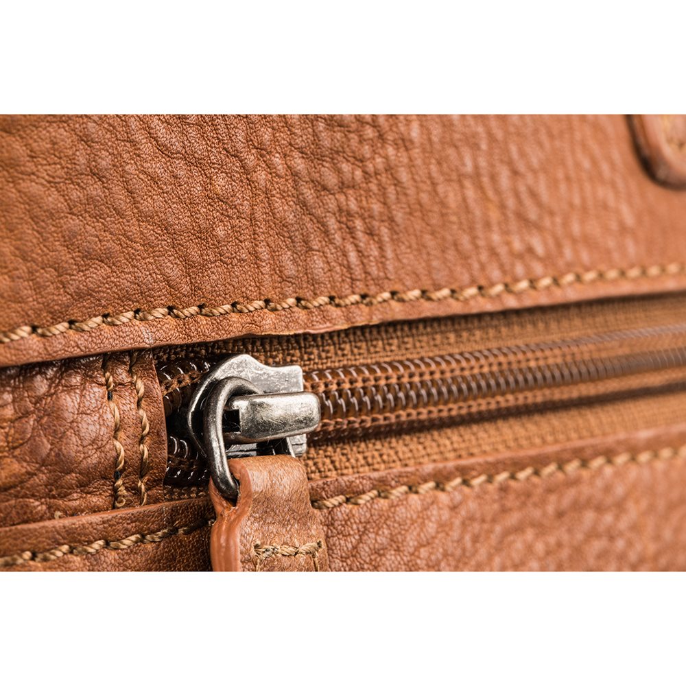 Burkely Antique Avery Toiletry Bag cognac
