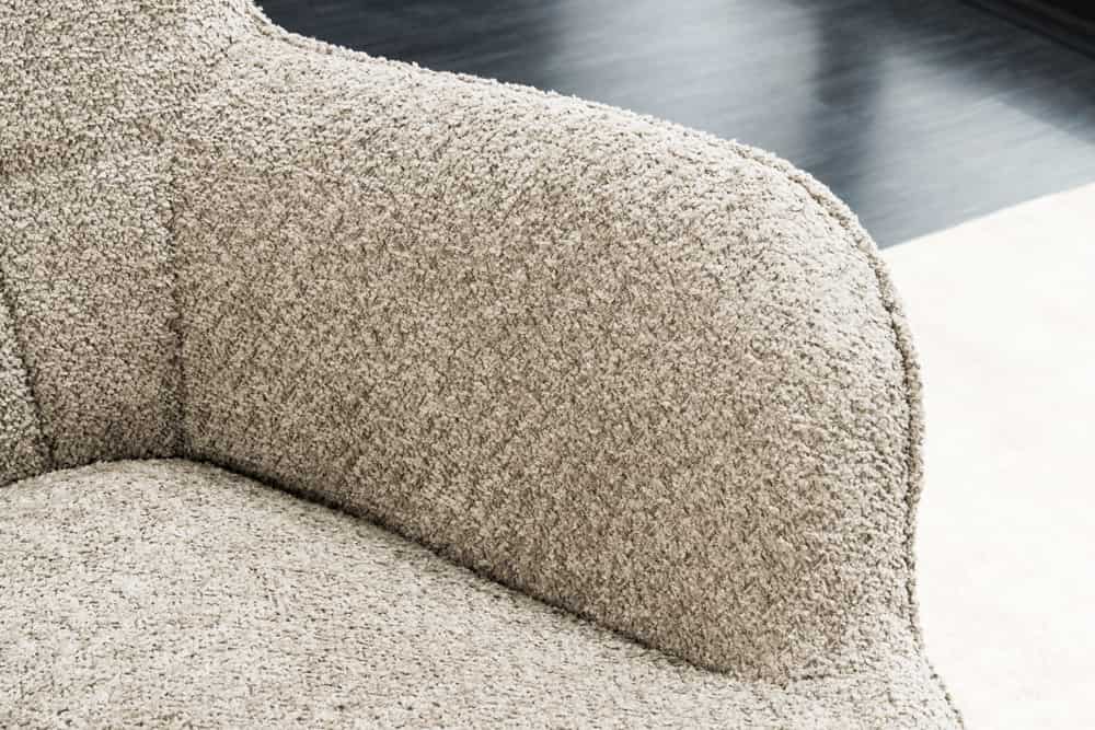 Moderner Sessel SCANDINAVIA champagner greige Bouclé mit Armlehnen