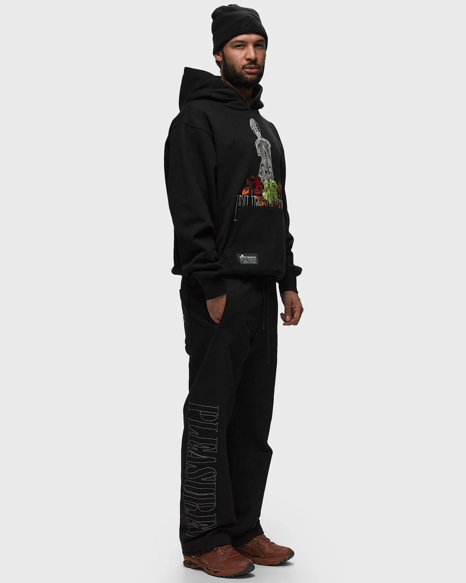 Moose Knuckles X PLEASURES LOGO SWEATPANTS