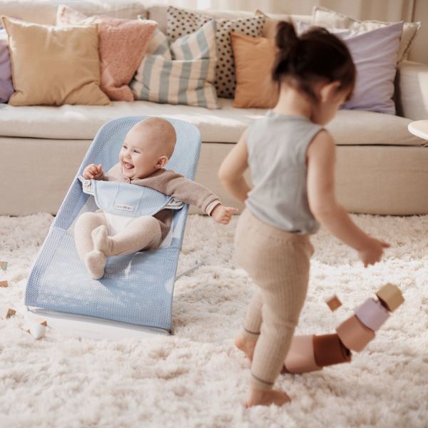 BabyBjörn Balance Soft Wipstoel Mesh Hemelsblauw / Wit