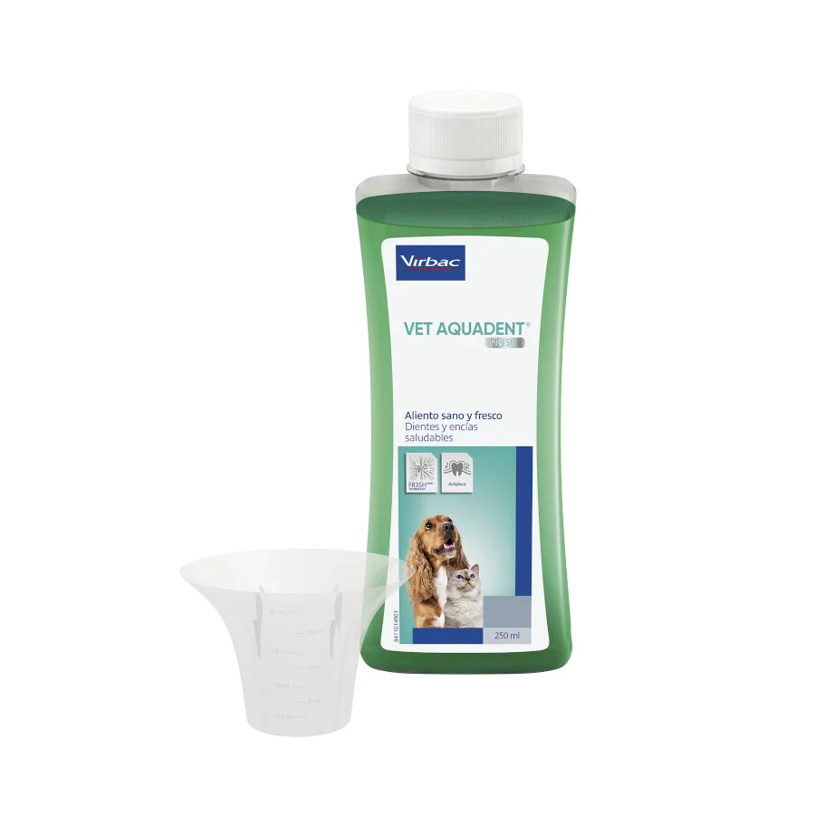 Enxaguante bucal Virbac Vet Aquadent para cães e gatos.