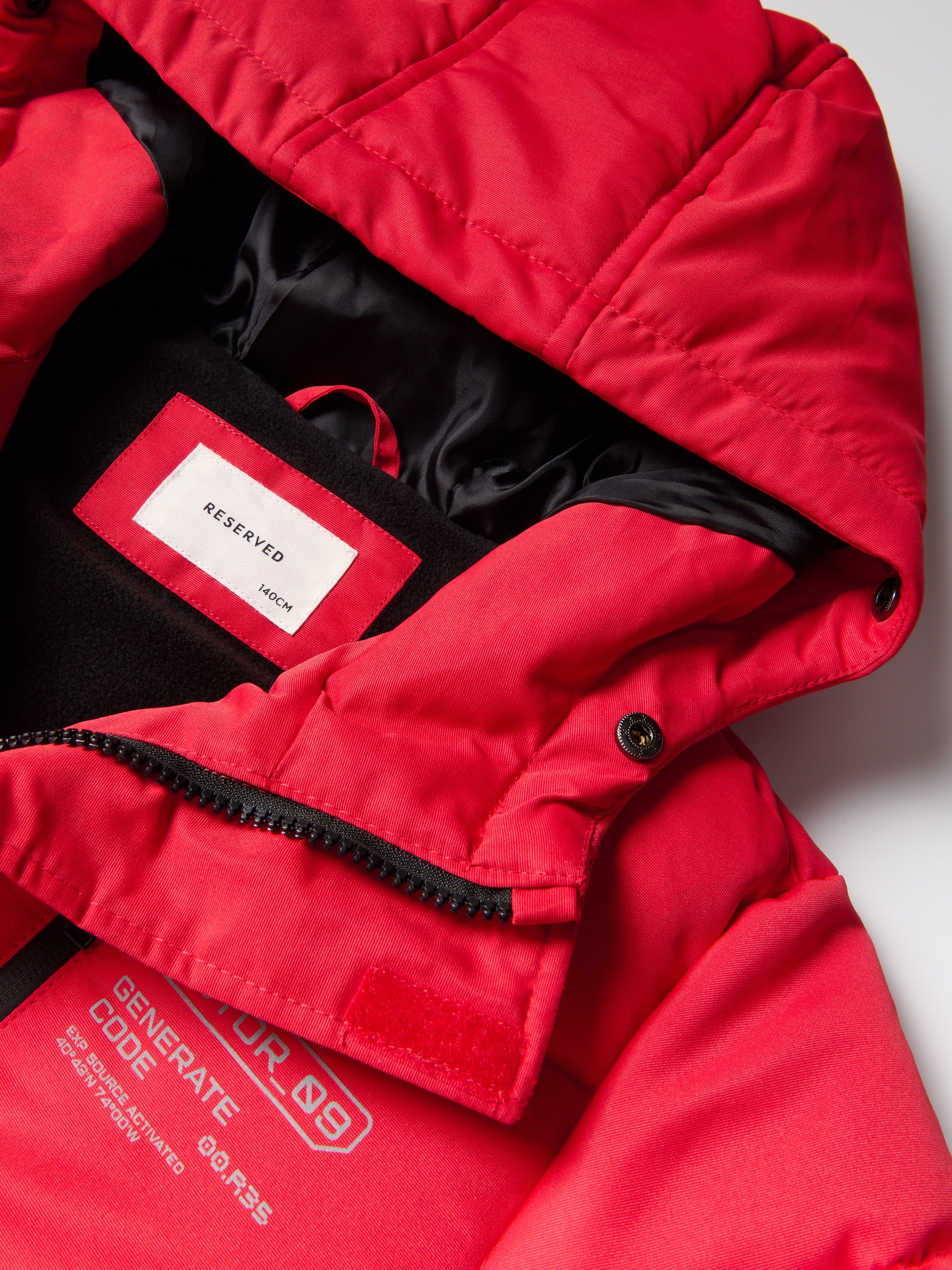Gefütterte Jacke mit Kapuze