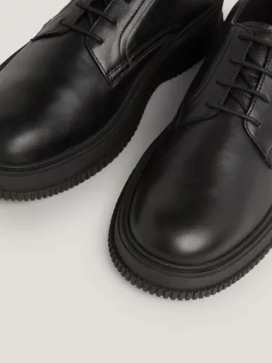 Sapatos Derby de couro repelente à água com cadarço
