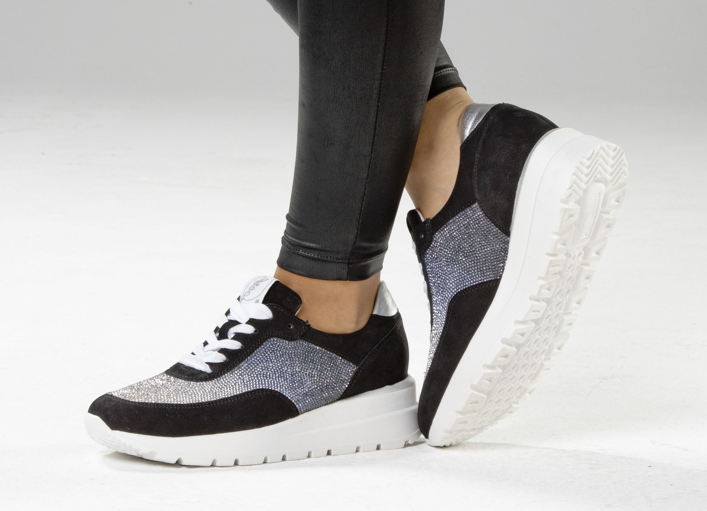 Waldläufer Sneaker mit farbverlaufenden, funkelnden Glitzersteinchen