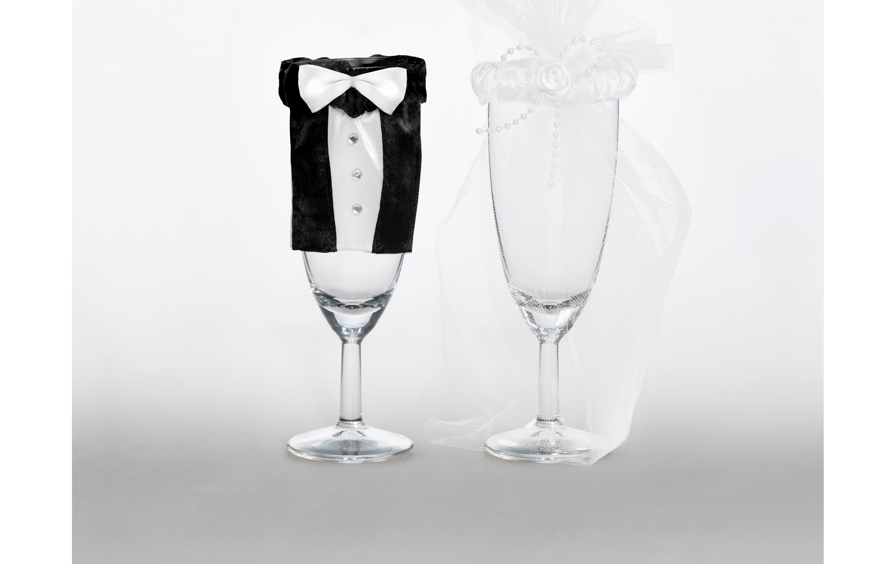 Hochzeitsaccessoire Dekoration für Gläser, Weiss/SchwarzGlasdekoration für den gedeckten Tisch an der Hochzeit, der Verlobungsfeier oder dem Polterabend