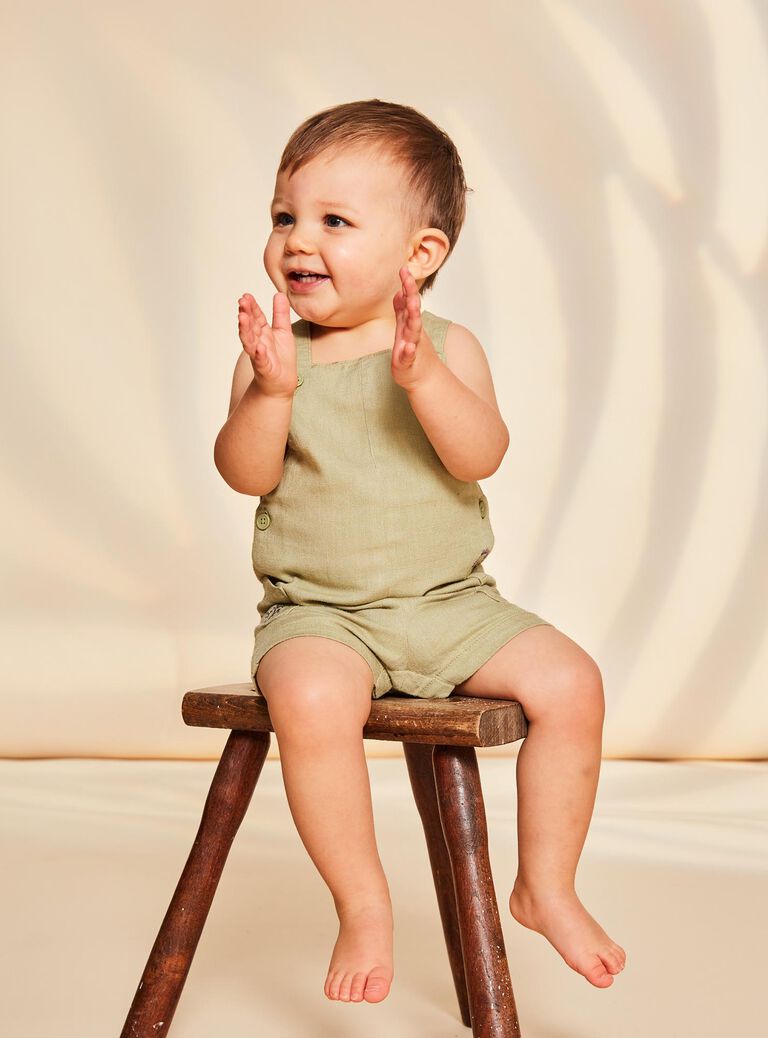 Salopette kaki clair en lin à broderies dinosaures