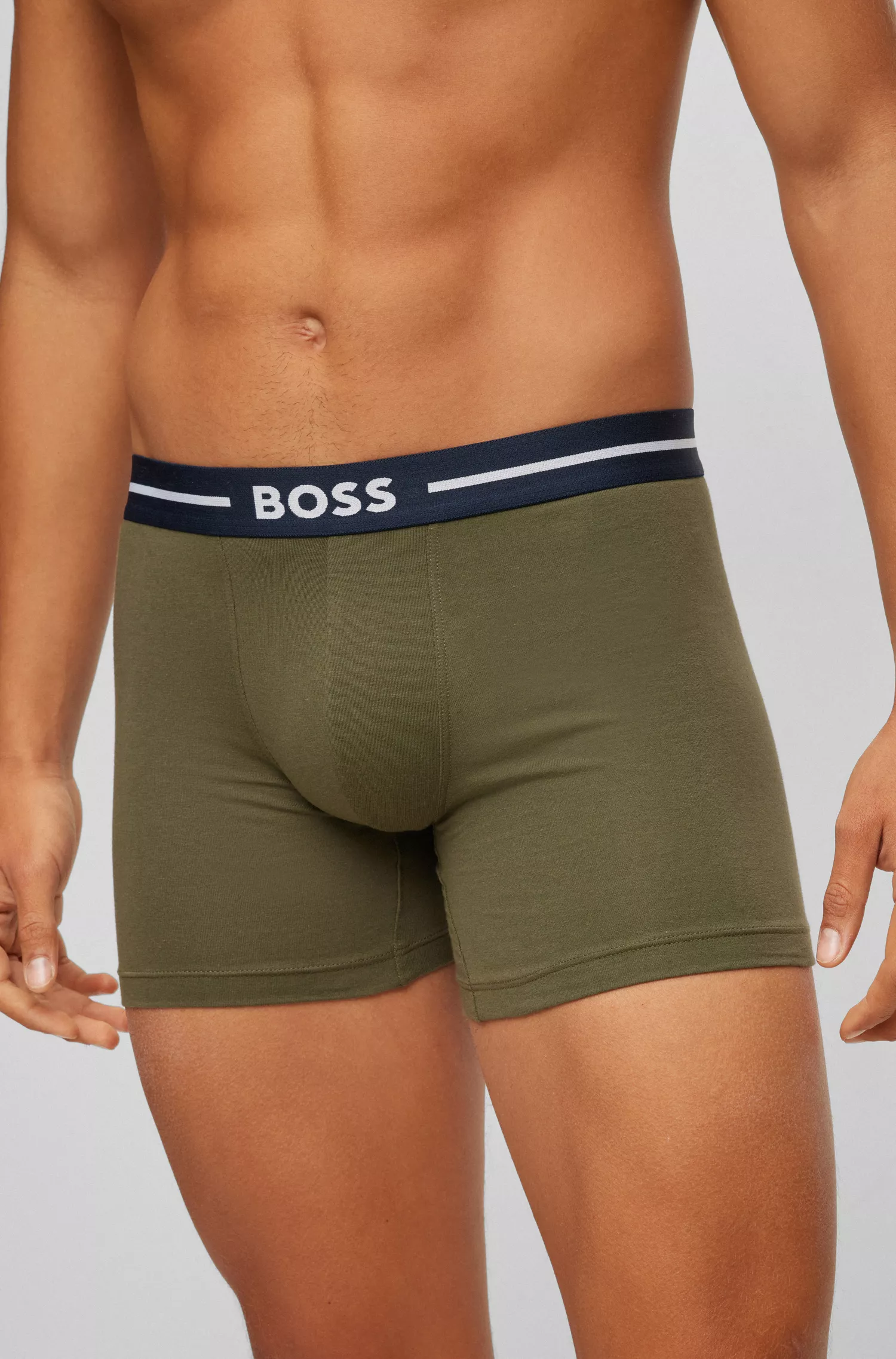 Cuecas boxer BOSS pretas, pacote com três unidades em algodão elástico.