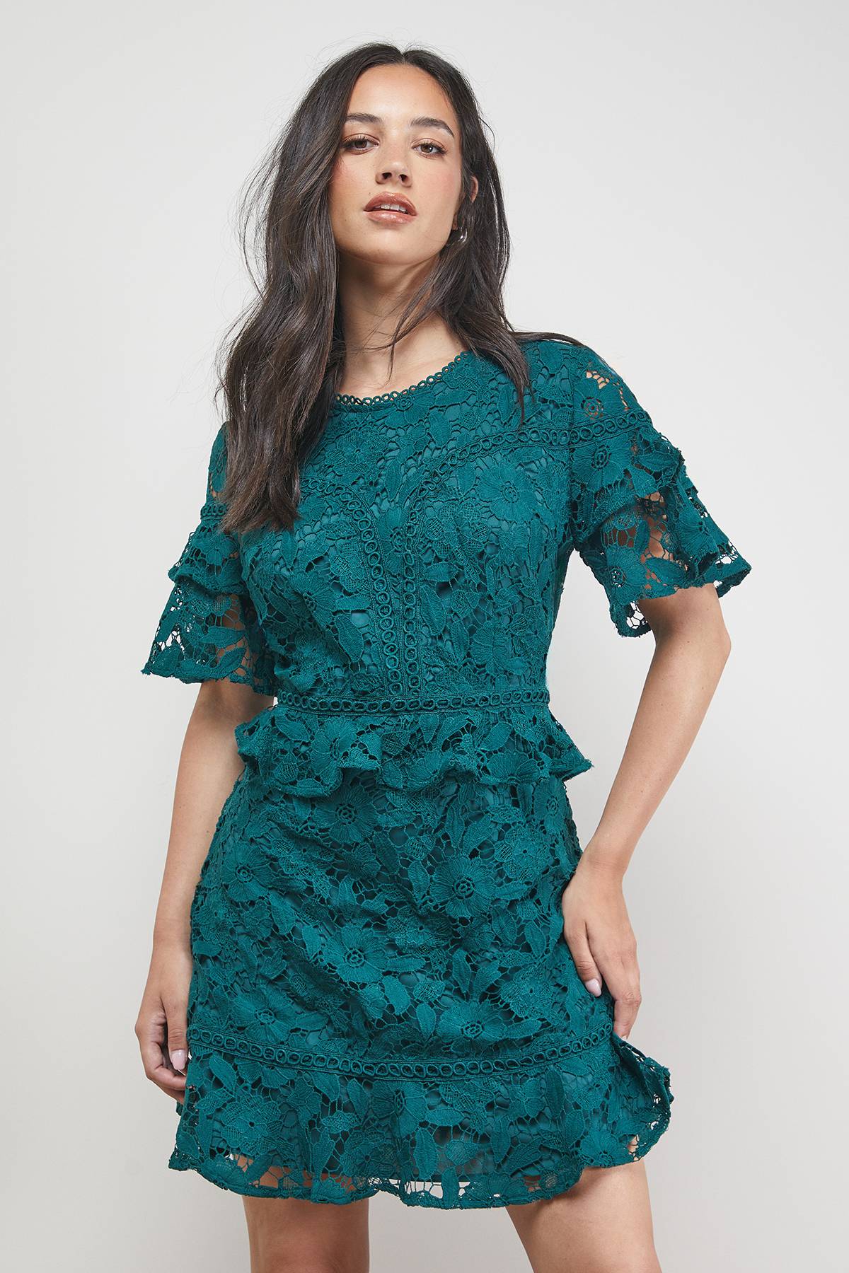Oasis Robe Mini à Manches Volantées avec Détails de Dentelle