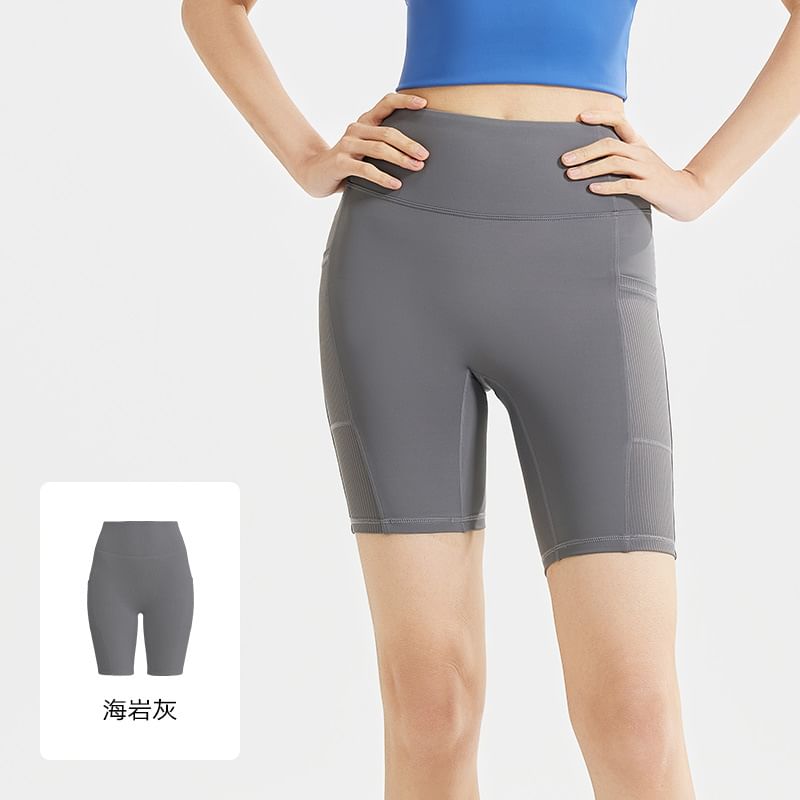 GearGal - Yogashort met effen zak en hoge taille