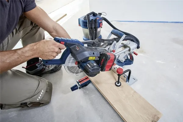 Bosch KAP-/GERINGSSAV GCM18V-216 SOLO M/UDTRÆK