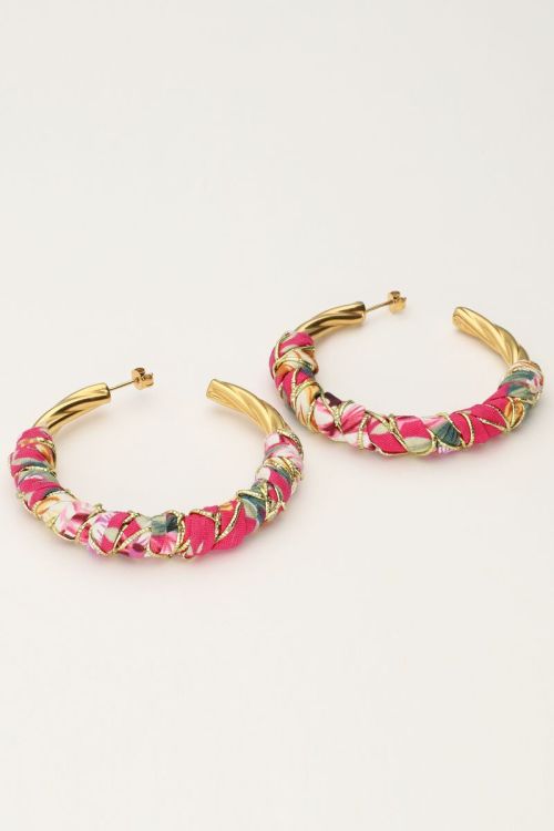 Art oorringen met roze gevlochten look