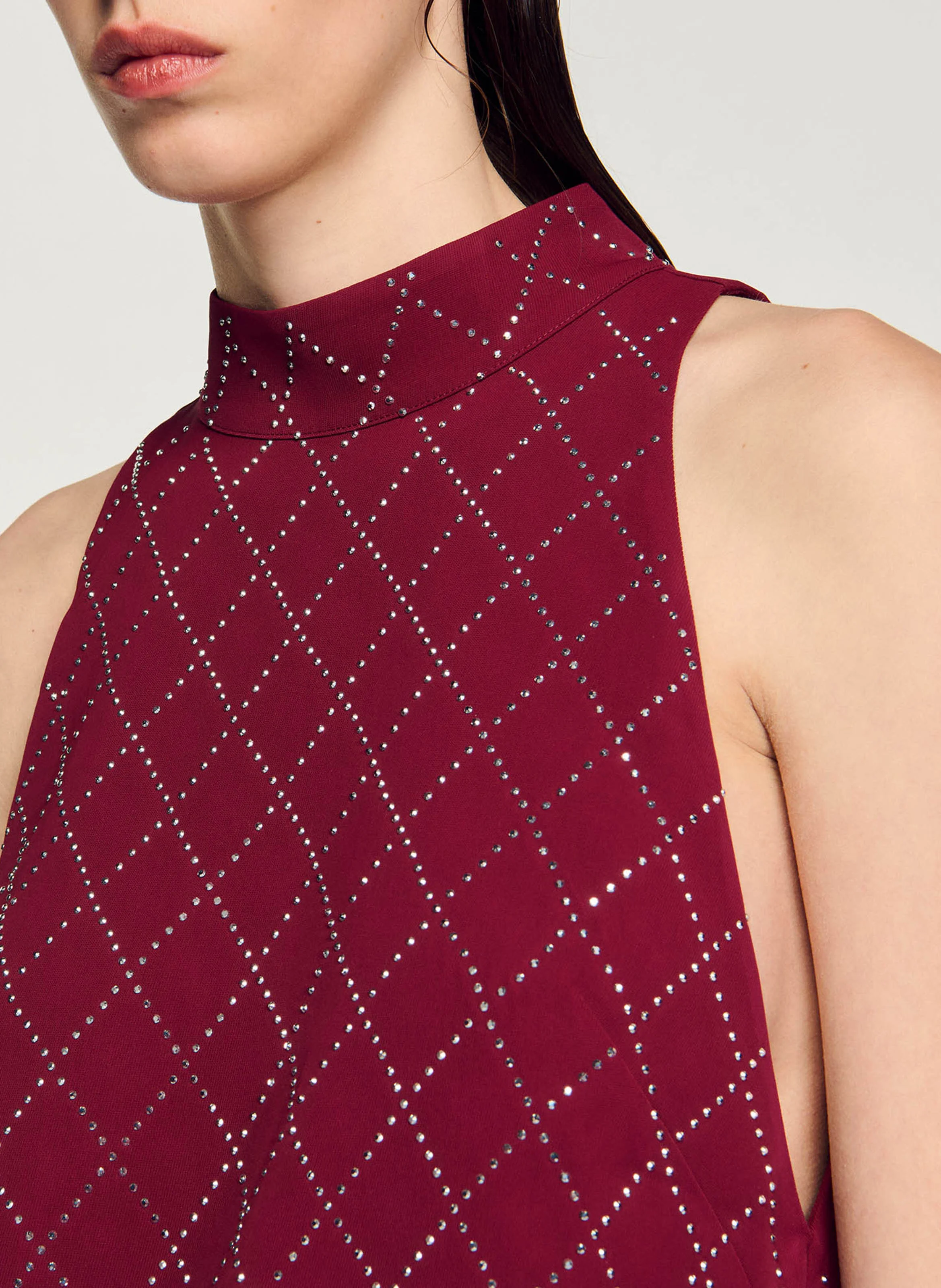 Robe courte col montant à strass | Rouge
