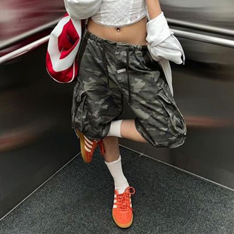 Honet - Camouflage Cargo Shorts met lage taille en wijde pijpen