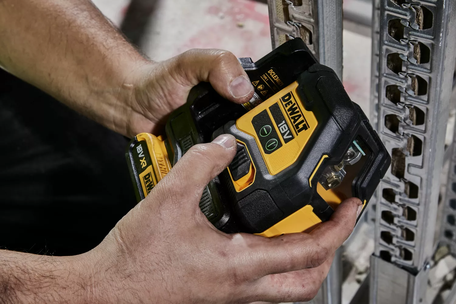 DeWALT DCLE34021D1 18V Kruislijnlaser set in koffer - Groen - 2x 55m - 2 lijnen - IP54