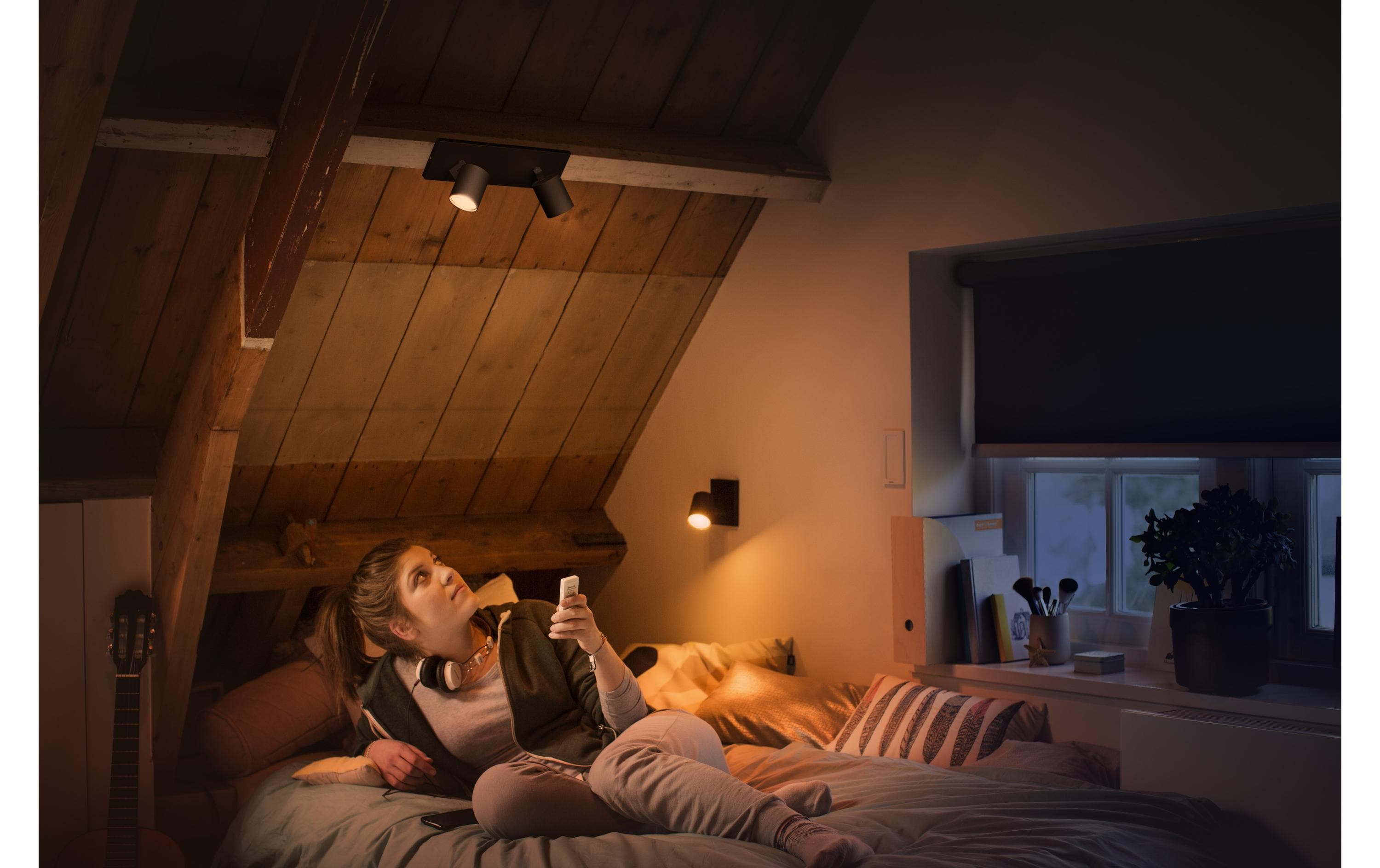 White Ambiance Runner Doppelspot Schwarz<br>Individuell einstellbare Spots für perfektes Licht in jedem Raum