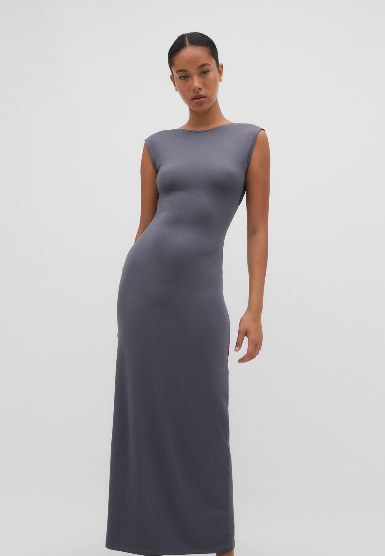 Vestido longo com as costas abertas