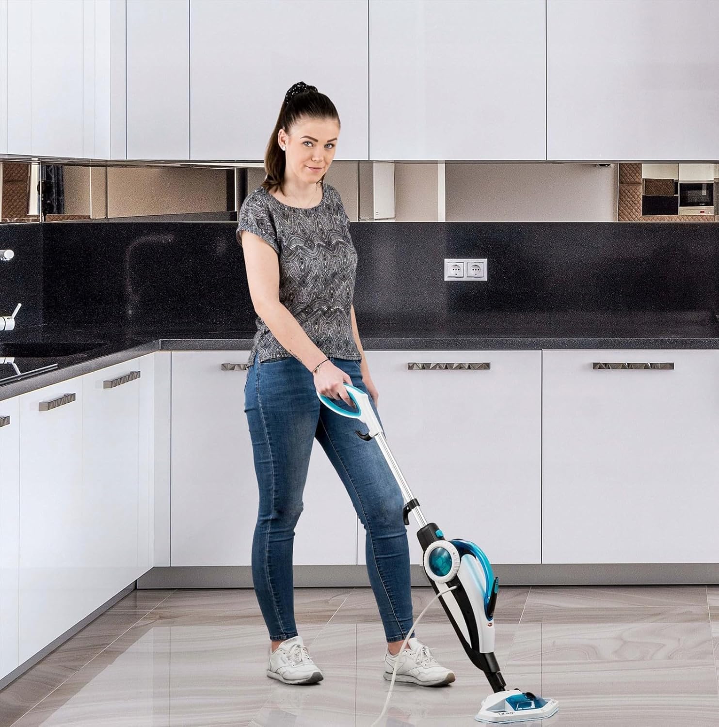 Yoer CleanSlide SMC01W, Dampfmop mit Handwaschanlage, 6 m Reichweite, 400-ml-Tank, Zubehörsatz, Schnellaufheizung, Drehfuß, für Teppiche, Polster, Teppichböden, weiß