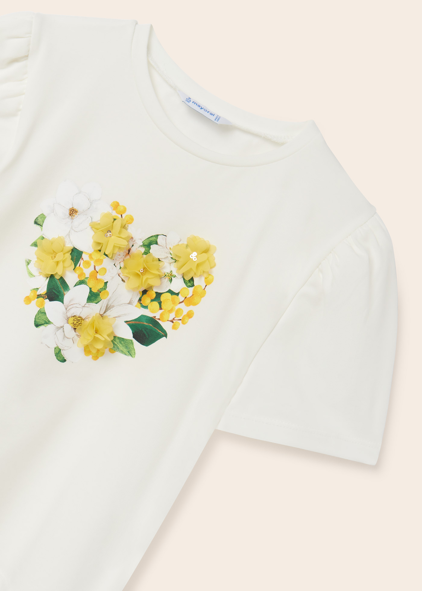 Camiseta de manga curta para meninas, feita de algodão sustentável.