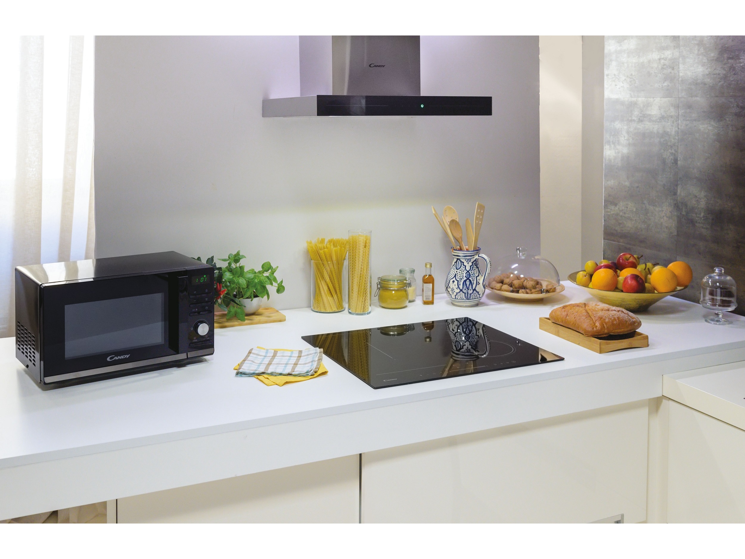 MICRO ONDAS COM GRILL CANDY CMGA23TNDB 23L