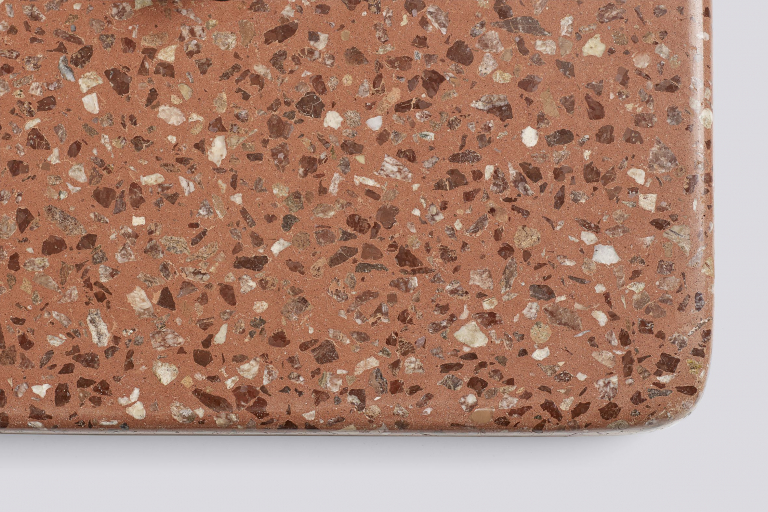 Hay Terrazzo Round tuintafel 70 sky grey - red