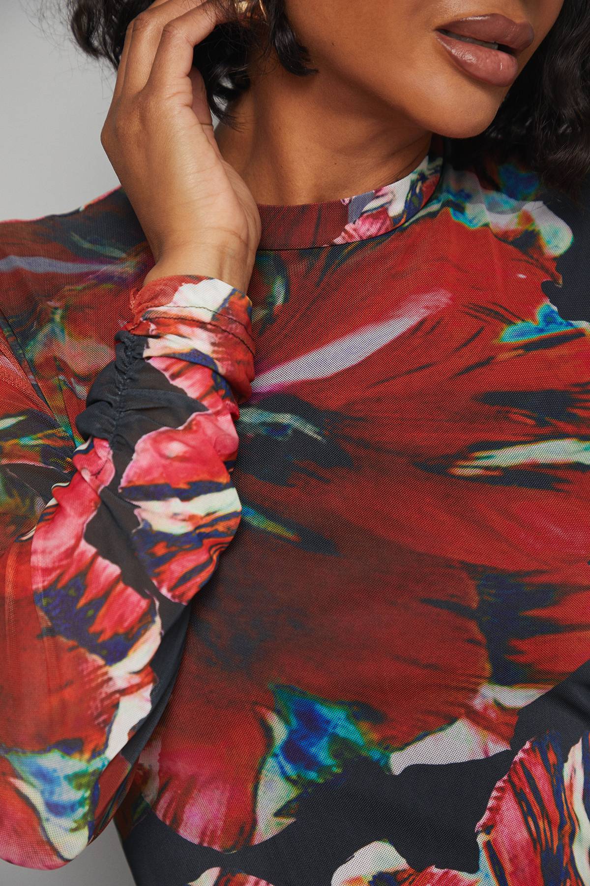 Wallis Robe Midi Noire à Col Montant en Mesh Floral