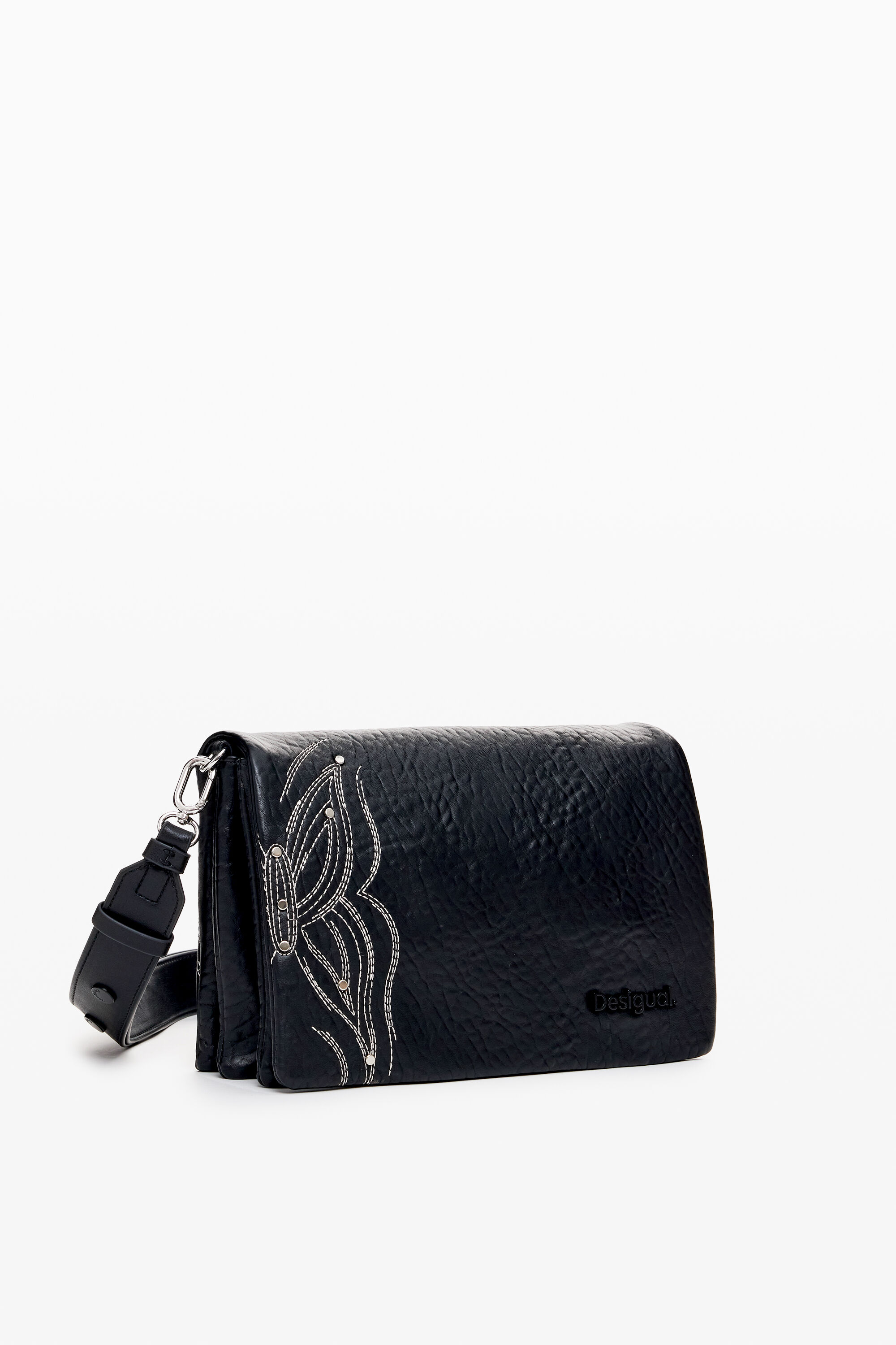 Bolso em forma de S com borboleta gravada