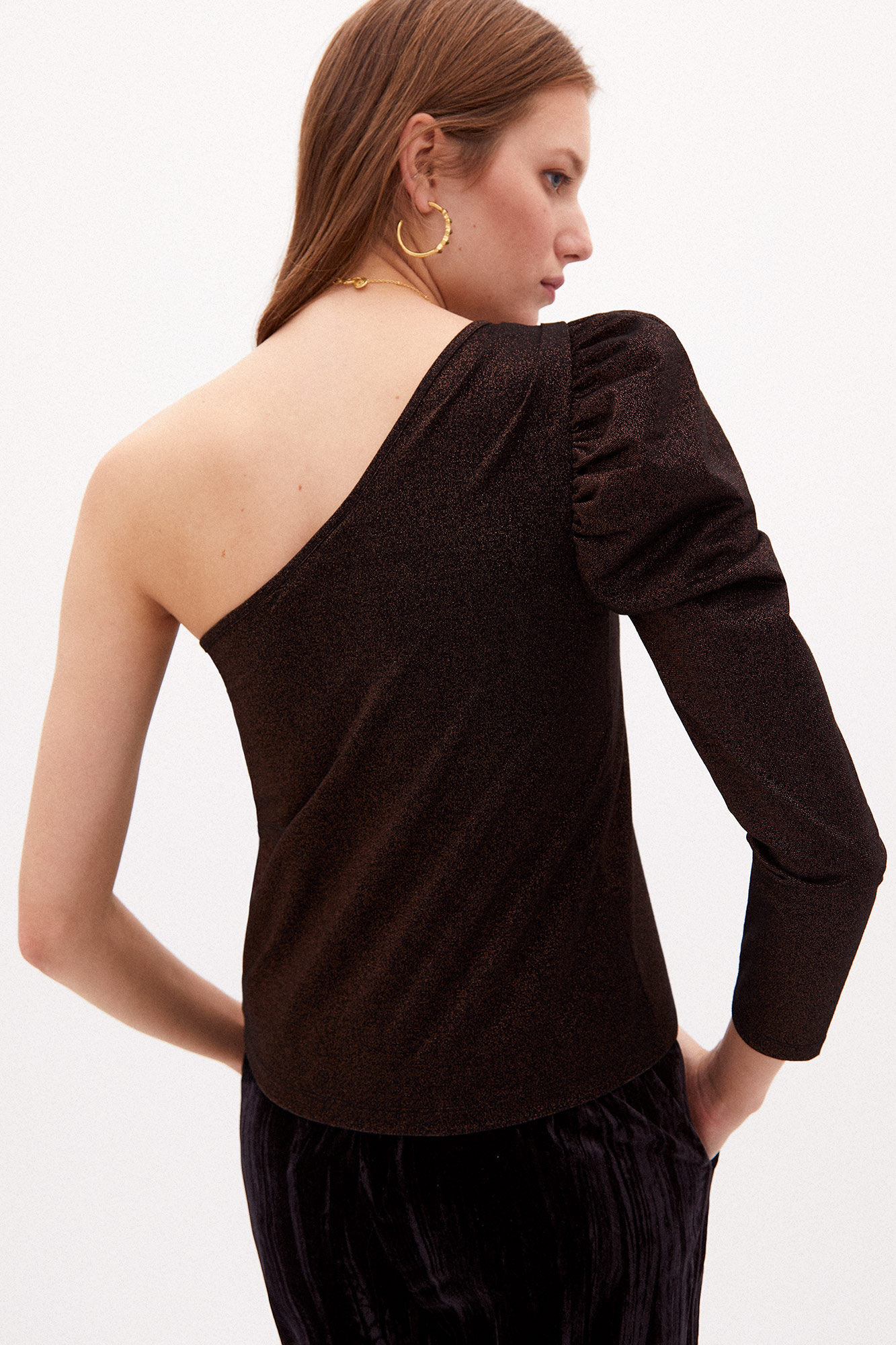 Camiseta assimétrica Joanne com lurex - Preta