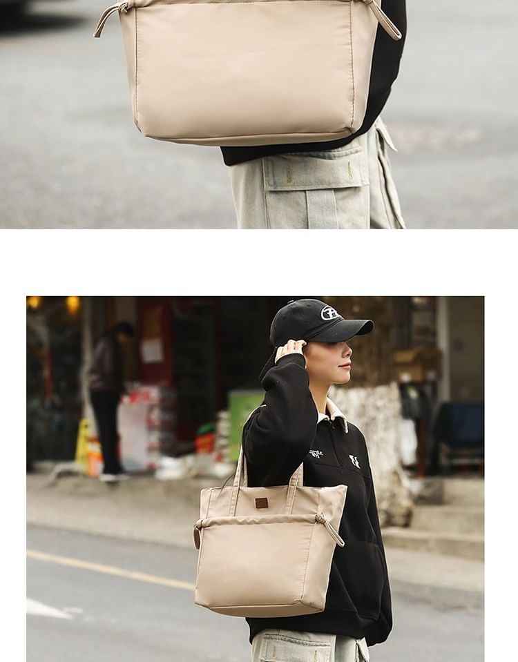 IOU - Effen nylon tas met applicatie