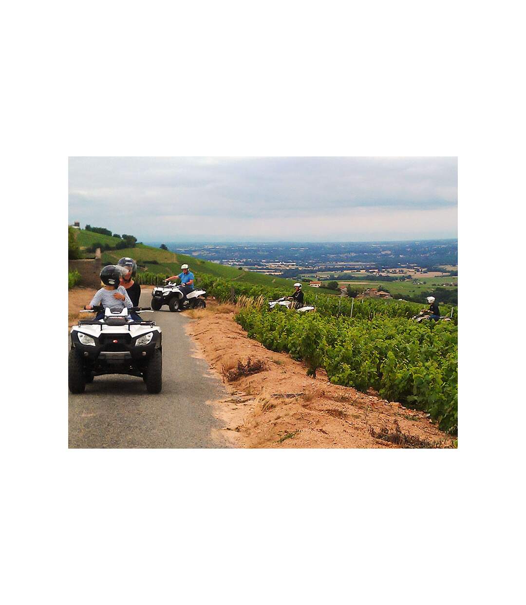 Quad en famille : randonnée de 2h pour 2 adultes et 2 enfants près de Brive-la-Gaillarde - SMARTBOX - Coffret Cadeau Sport & Aventure