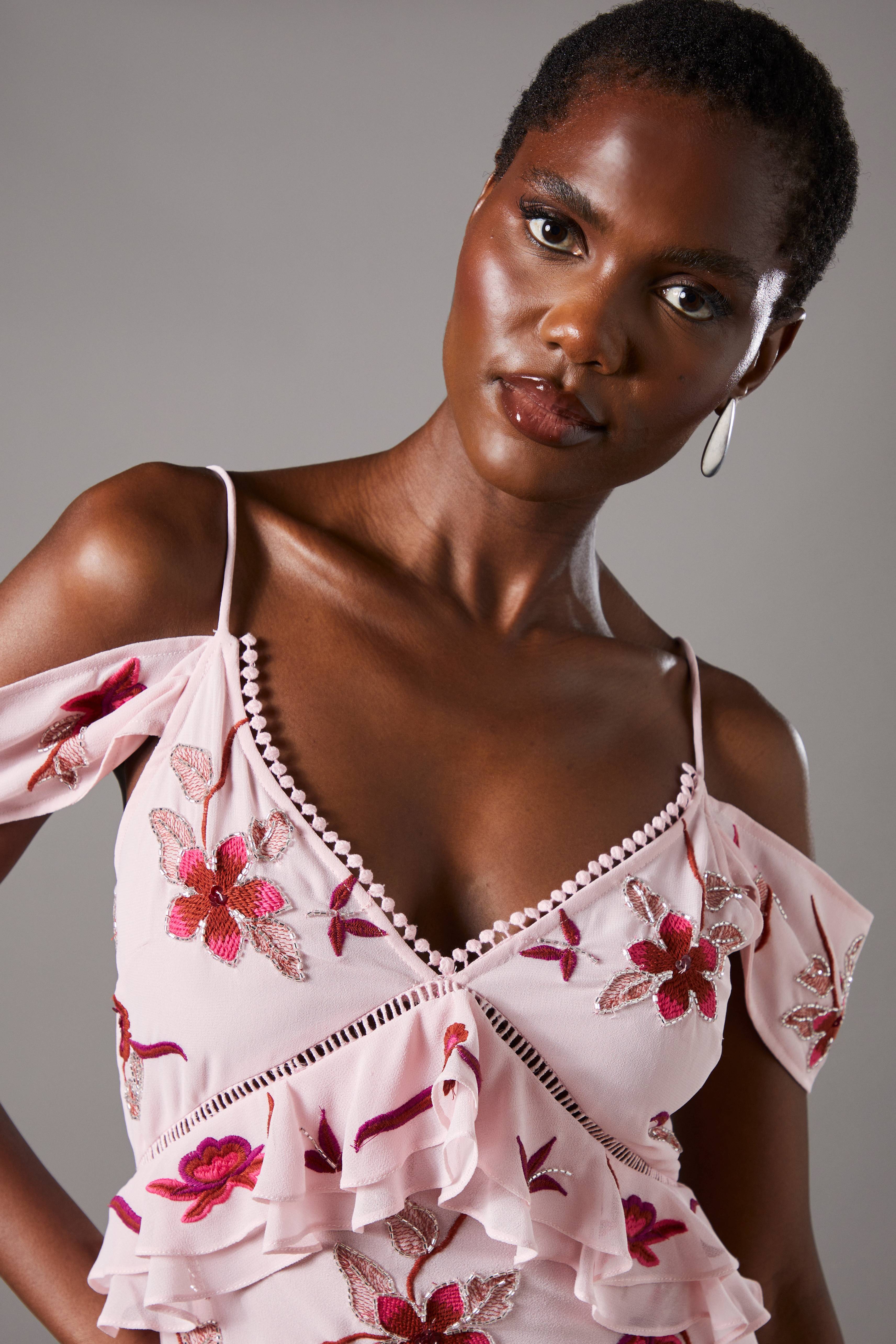 Coast Robe Mi-Longue à Paillettes et Épaules Dénudées pour Invitée de Mariage