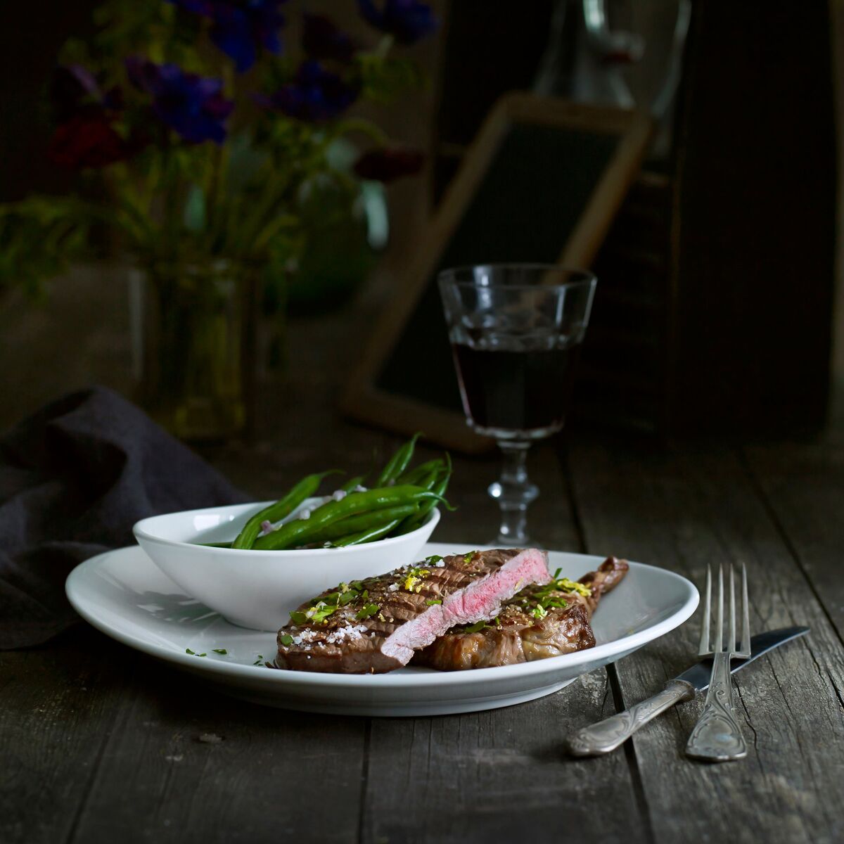 Oval steak-tallerken, lille 23 x 20,5 cm.