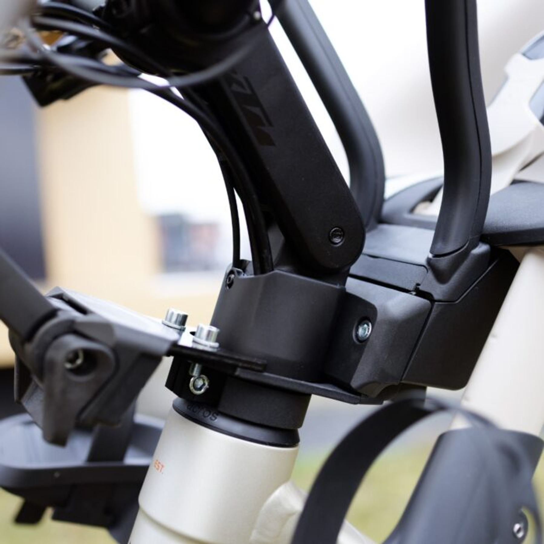 Urban Iki ICR Adapter Acros Fietsstoeltje Voor
