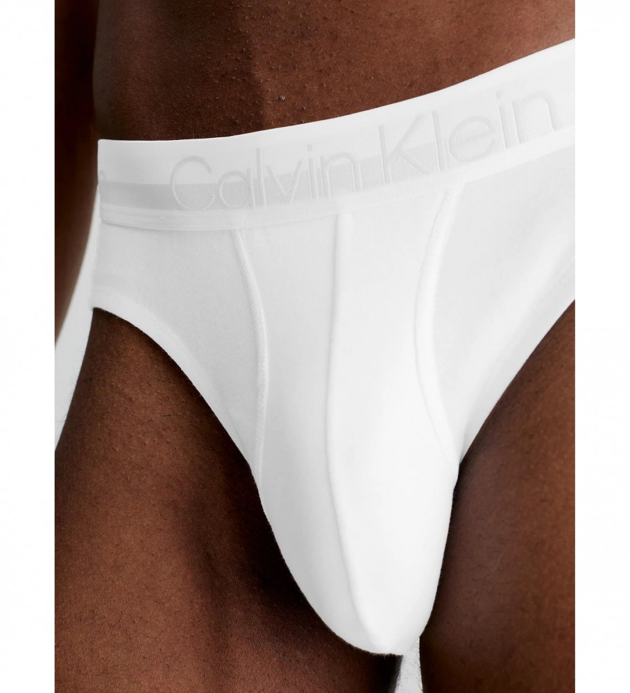 Conjunto Calvin Klein com 3 camisolas Modern Structure nas cores preto, branco e cinza.