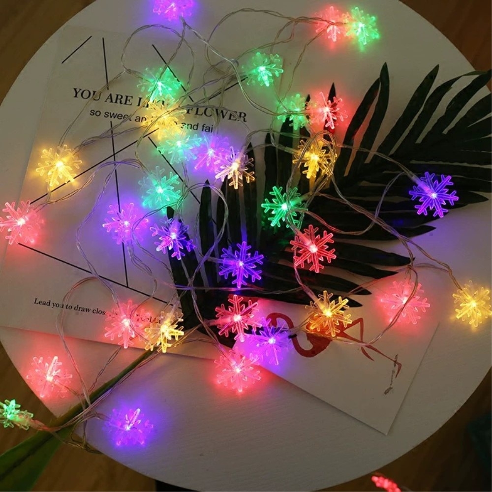 (3m) 20 LED's Weihnachts Deko Lichterkette Schneeflocken Beleuchtung (Batteriebetrieben) - Bunt